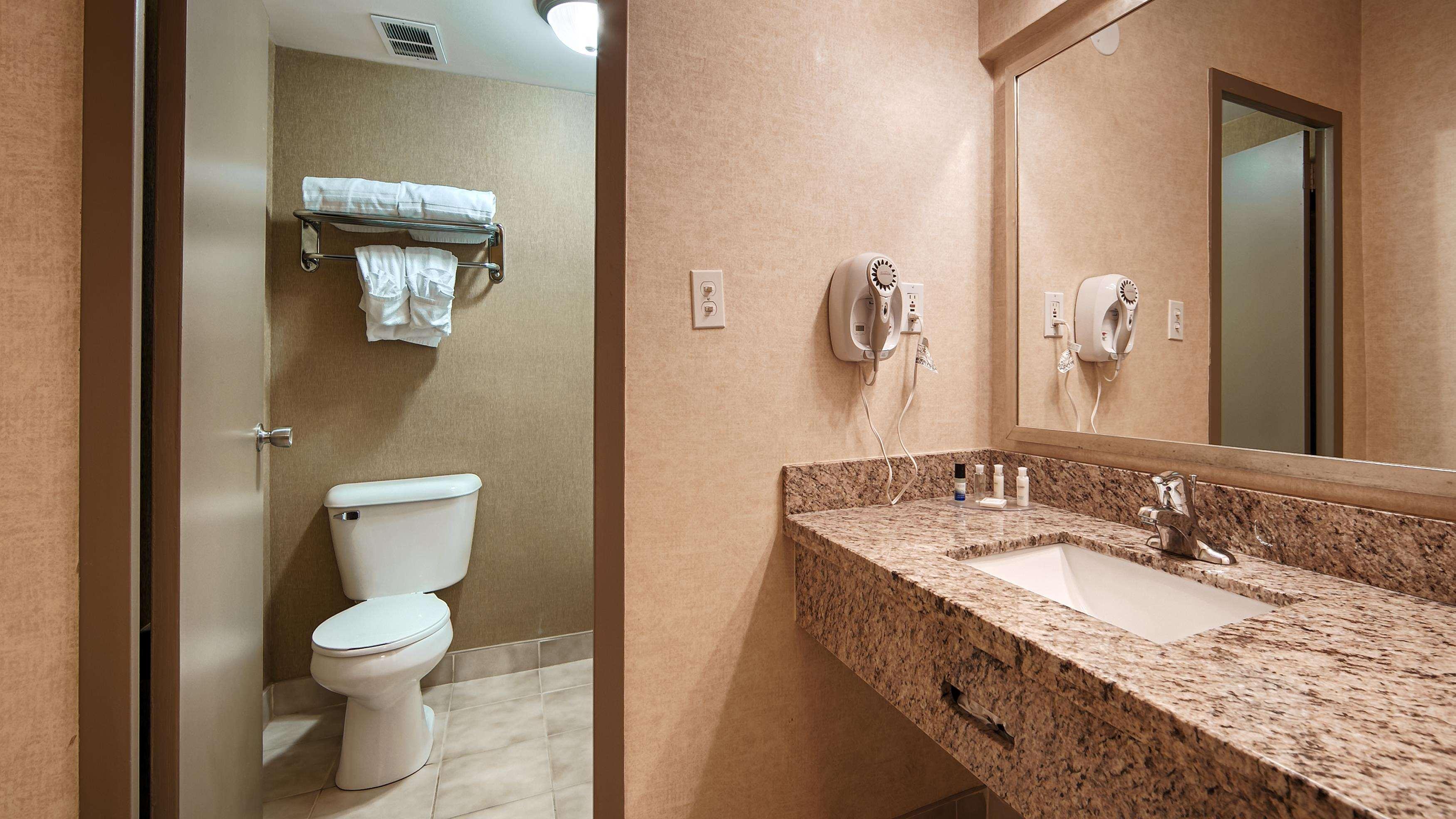 Best Western Plus Durham Hotel & Conference Centre Oshawa Esterno foto